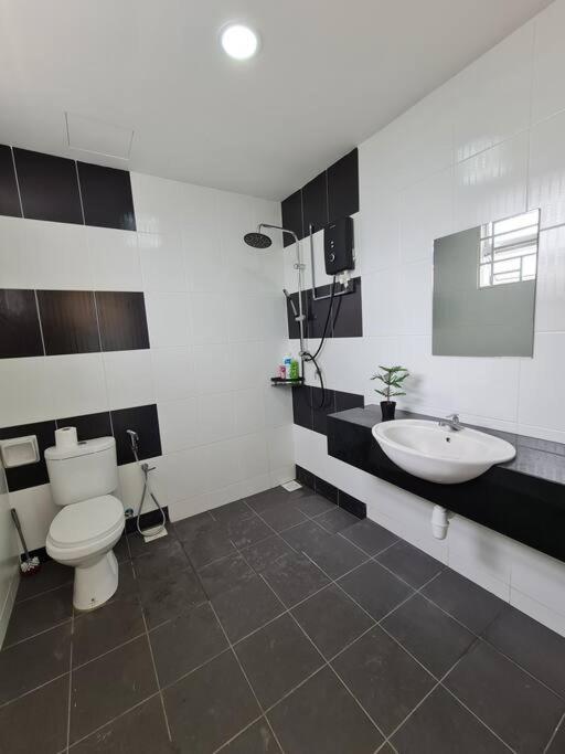 3Storey House 13Pax Family Suite Bayan Lepas Eksteriør bilde